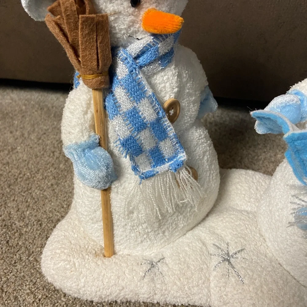 Pan Asian Creations Caroling Snow Couple Snowman w/ Blue Accents *Does NOT Work*